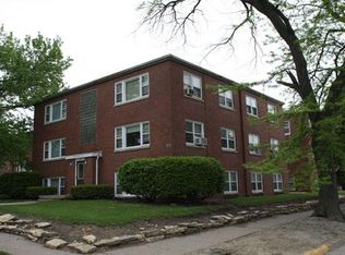202 E Gregory Dr, Champaign, IL 61820