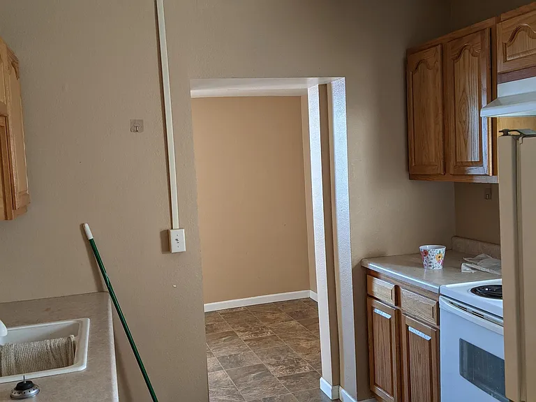 531 Hewett St — Photo 3