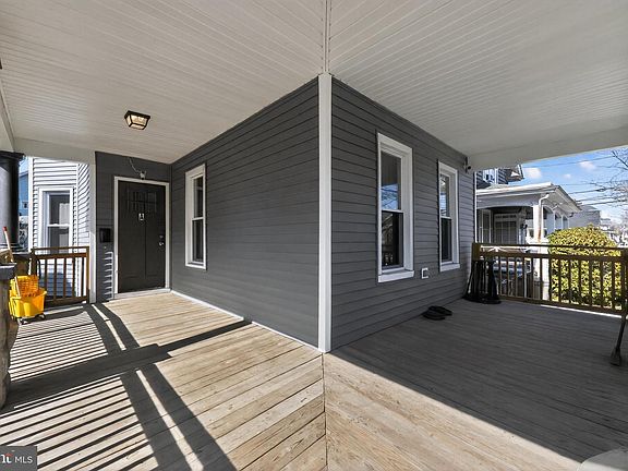 3rd image of 207 Elm Ave