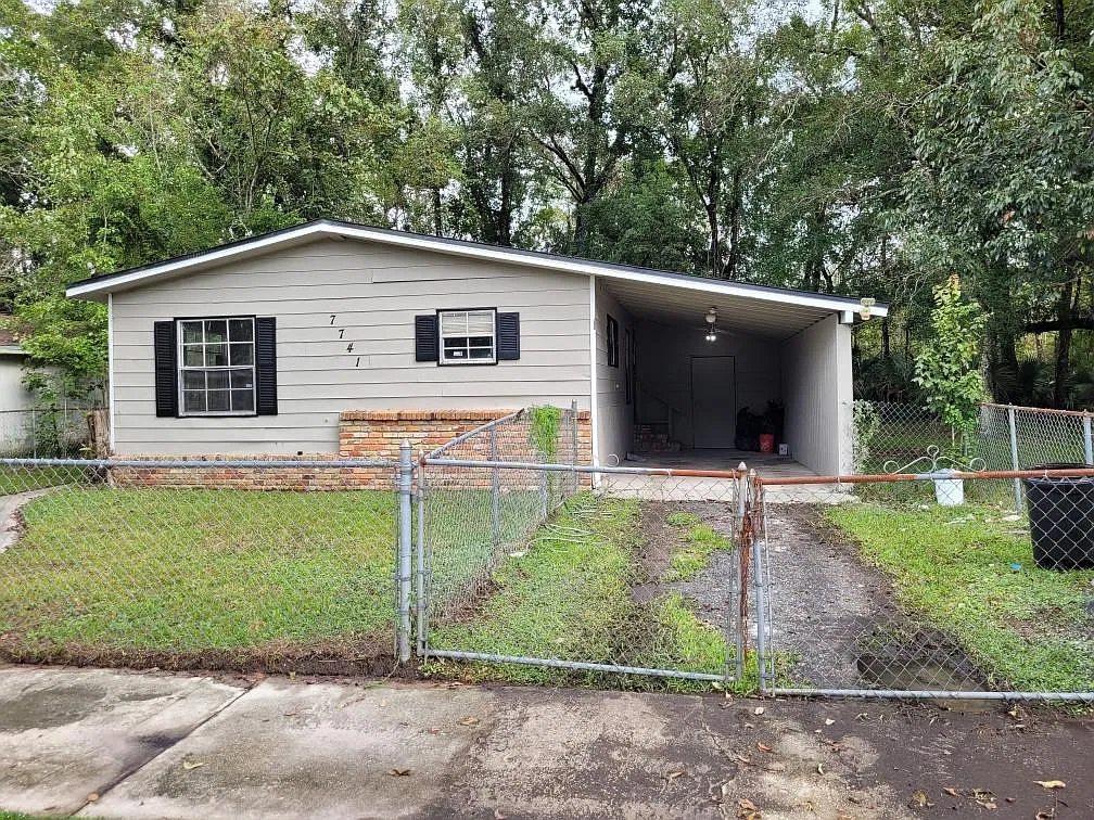 3 bed, 1012 sqft, $1,350 — Photo 1