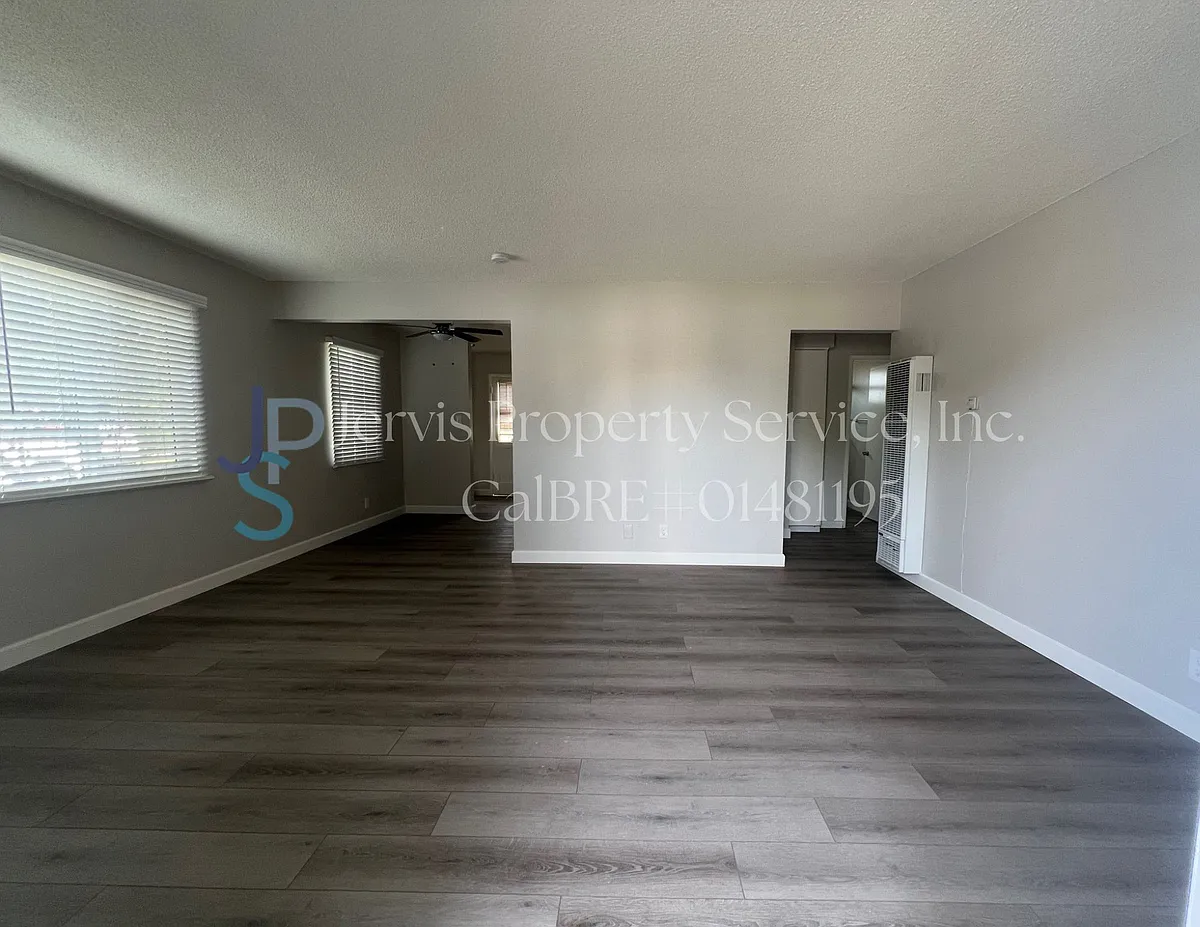 entrance to unit - 8122 Orange St