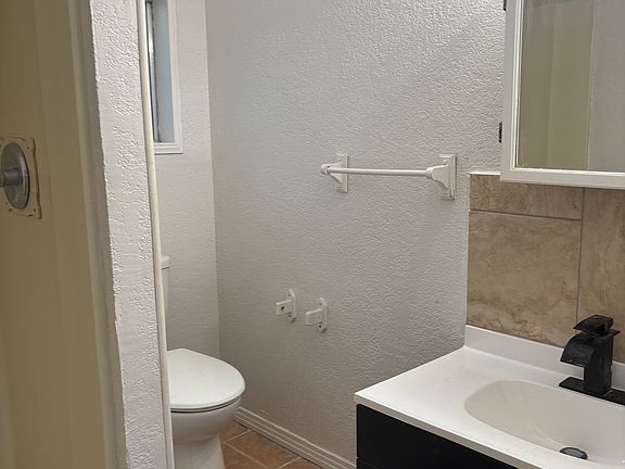 5th image of 932 Redwood Ct #2