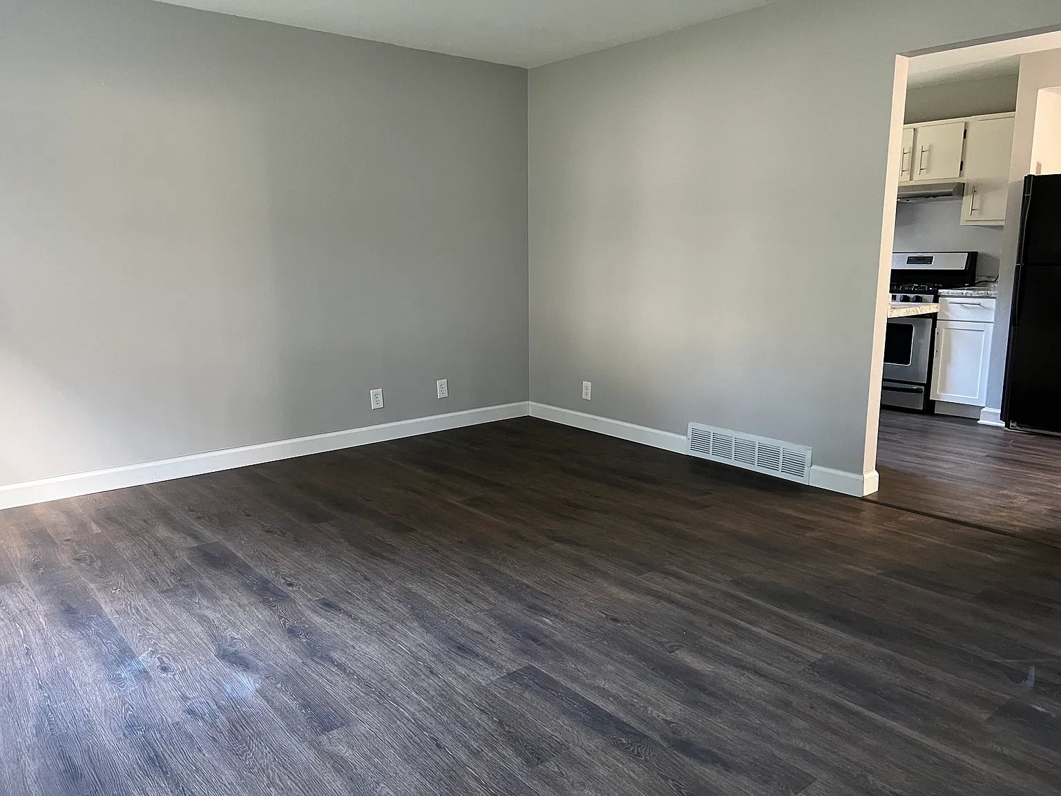 425 Regan St — Photo 2