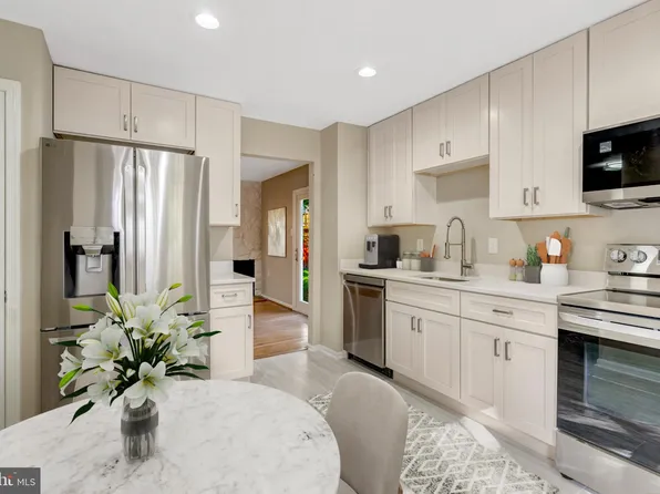 6108 Pond Lily Ct, Burke, VA 22015