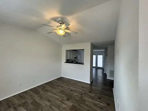 650 N Dixie Ave #F — Photo 10