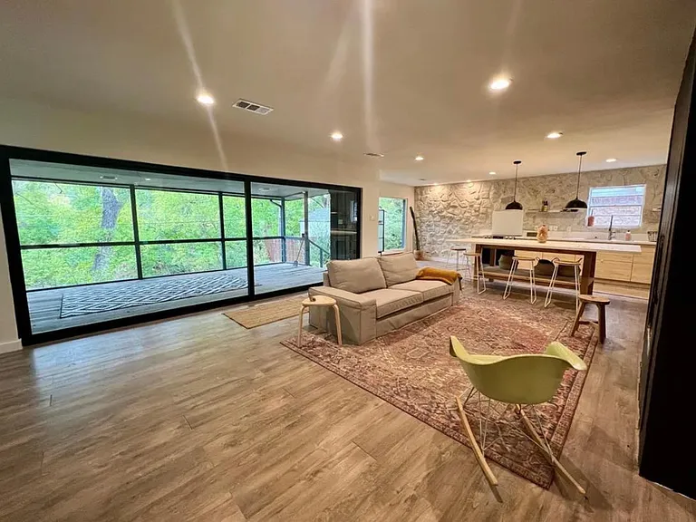 211 Mill Creek Dr — Photo 2