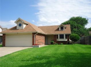423 Benjamin Ln, Arlington, TX 76002
