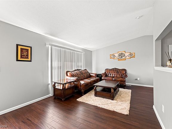 4th image of 18046 Walnut Dr