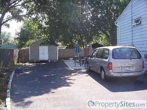 3rd image of 18 Rosewood St