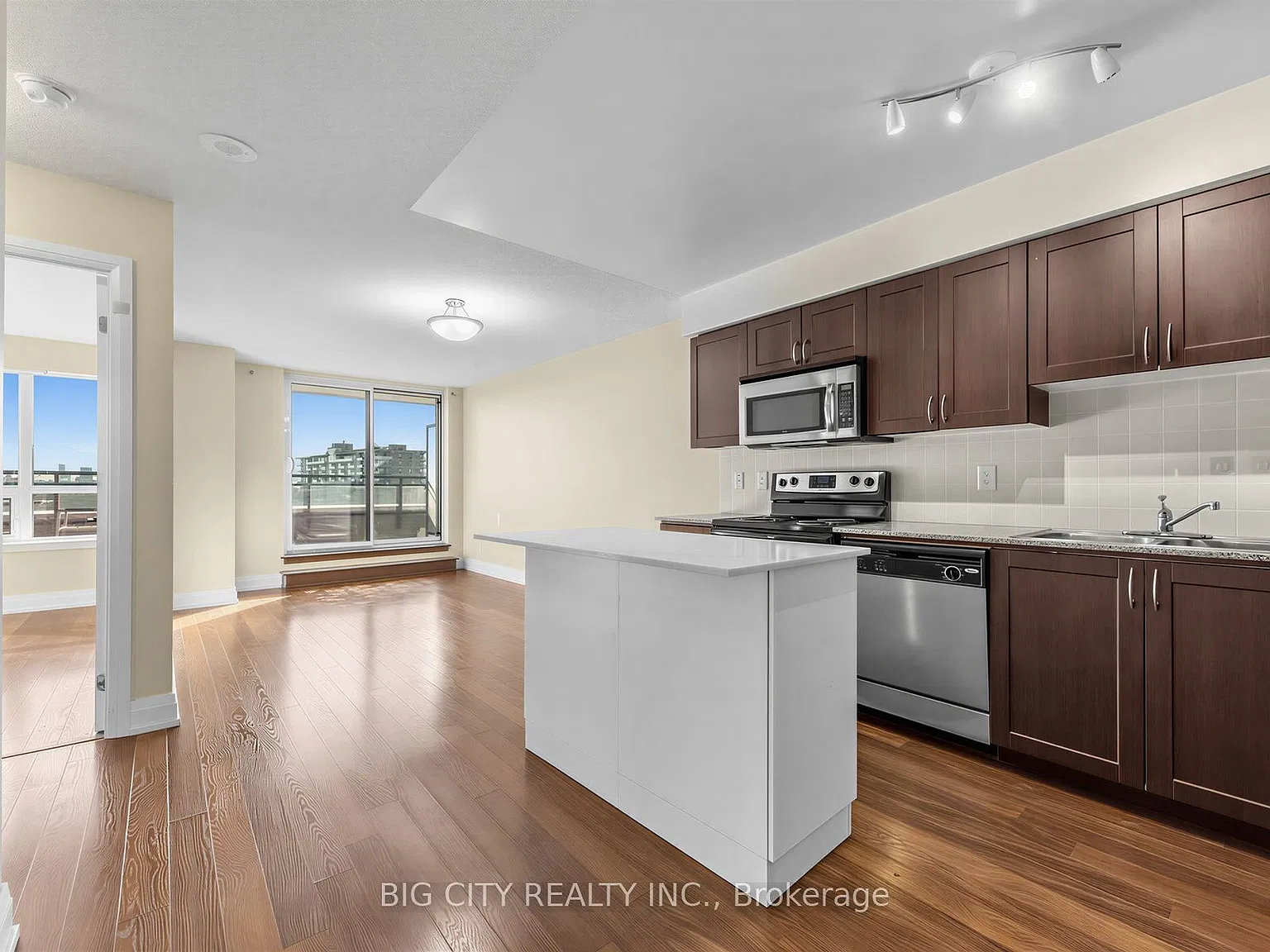 2 bed, $2,400 — Photo 3