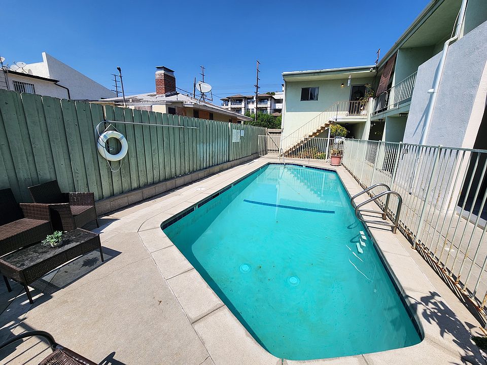 1st image of 12744 Moorpark St #3