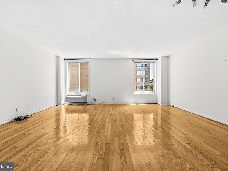 1800 R St NW #604 — Photo 2
