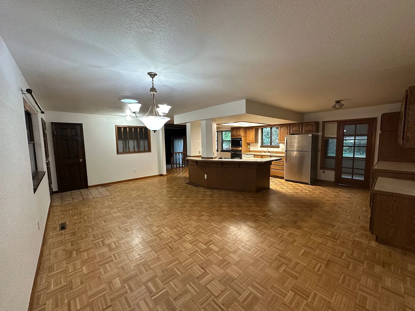 5 Bedroom 3 Bathroom West End Home on Large Lot — Photo 4