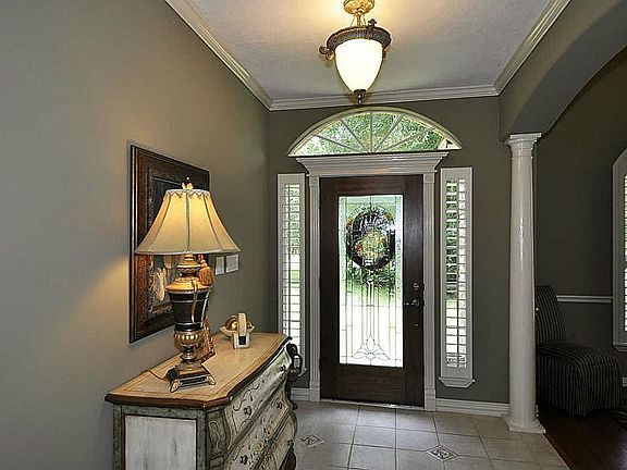This gorgeous entry says "Welcome".
