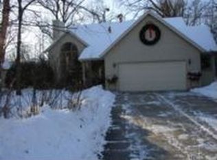 1075 Timber Run Dr, Neenah, WI 54956