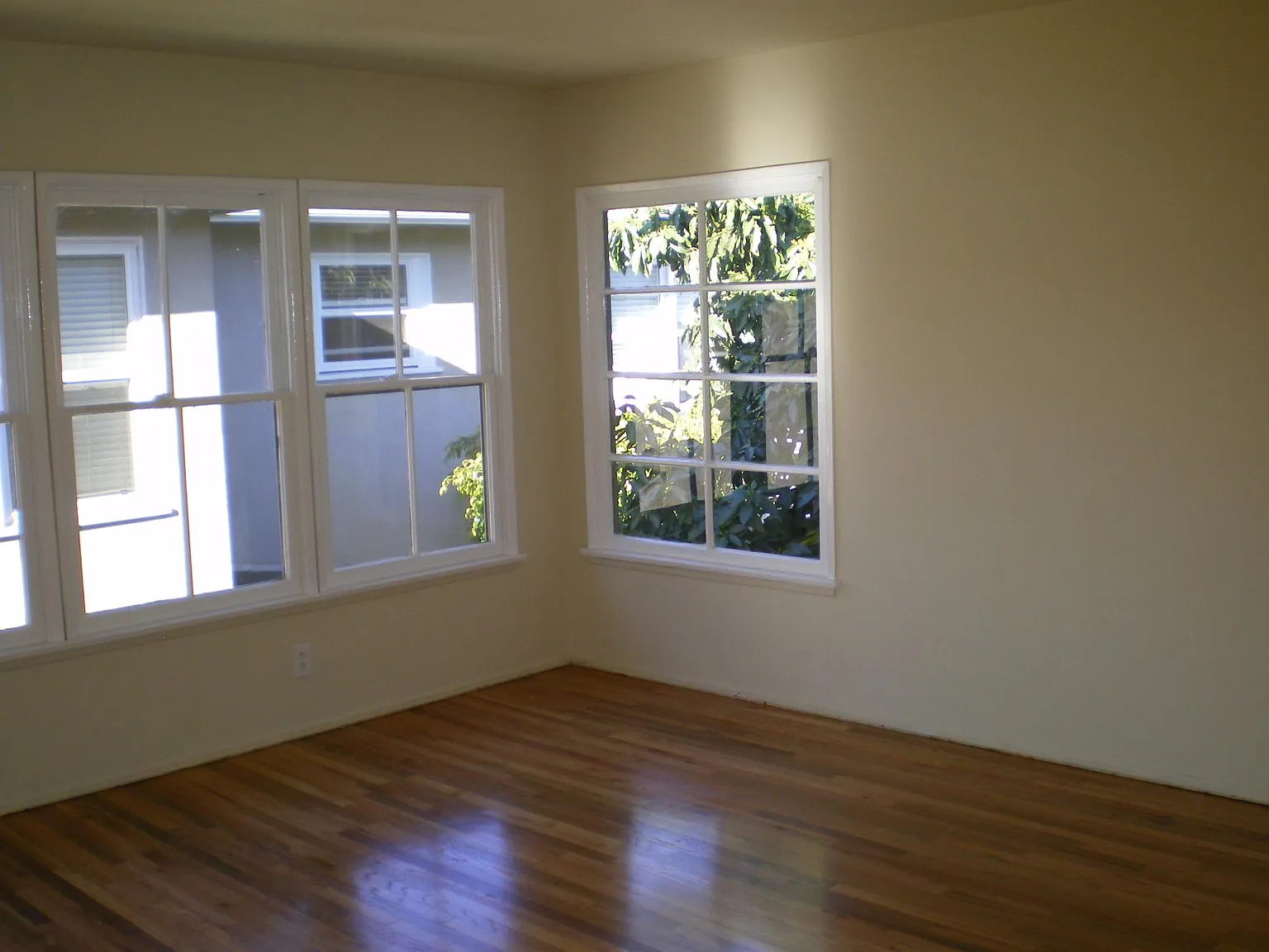 2 bed, 850 sqft, $2,500 — Photo 2