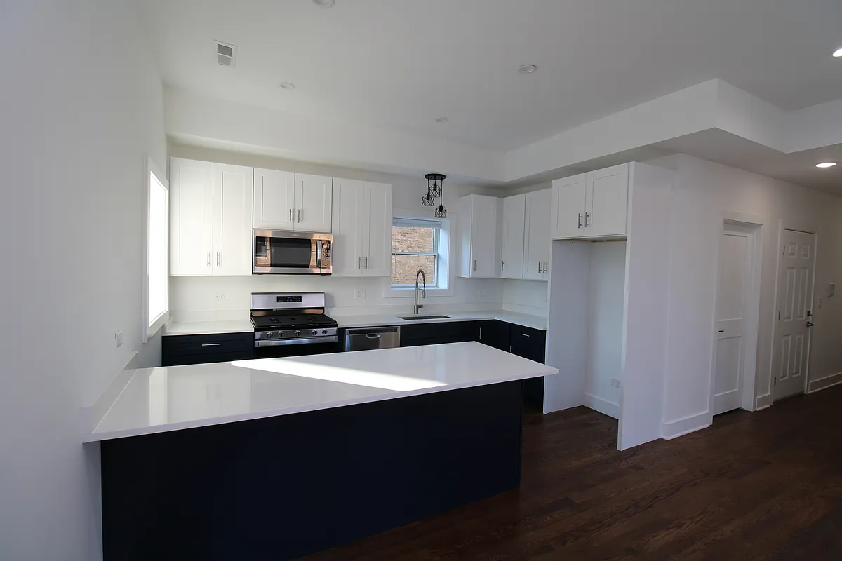 Building Photo - 1440 N Milwaukee Ave #3