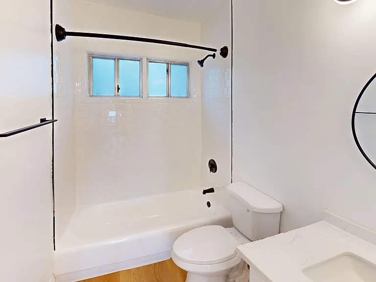The Clair Manor Apts...Hollywood Hills...Fully Renovated...CALL NOW! — Photo 3