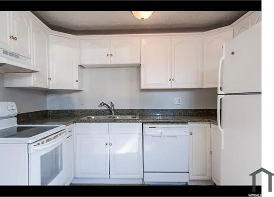 3 bed, 1051 sqft, $1,600 — Photo 1