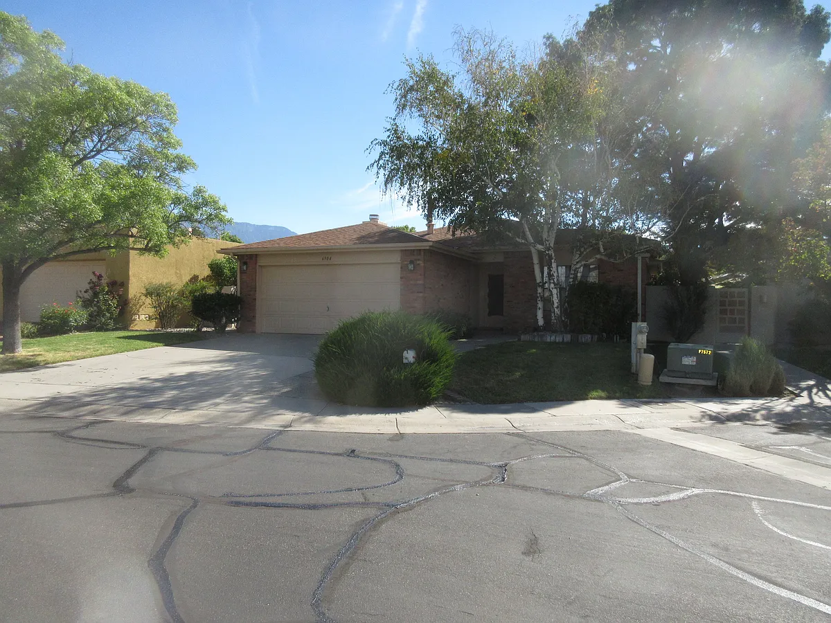 Front Elevation - 6904 La Costa Dr NE