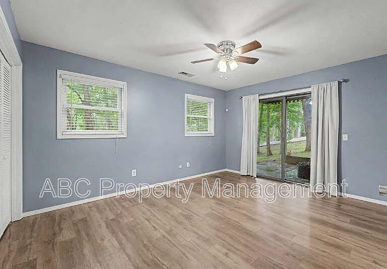2 William Ln — Photo 12