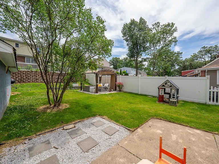 306 E Passaic Ave — Photo 12