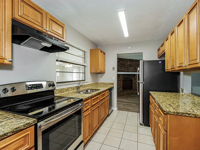 1022 Dusseldorf Ave NW — Photo 8