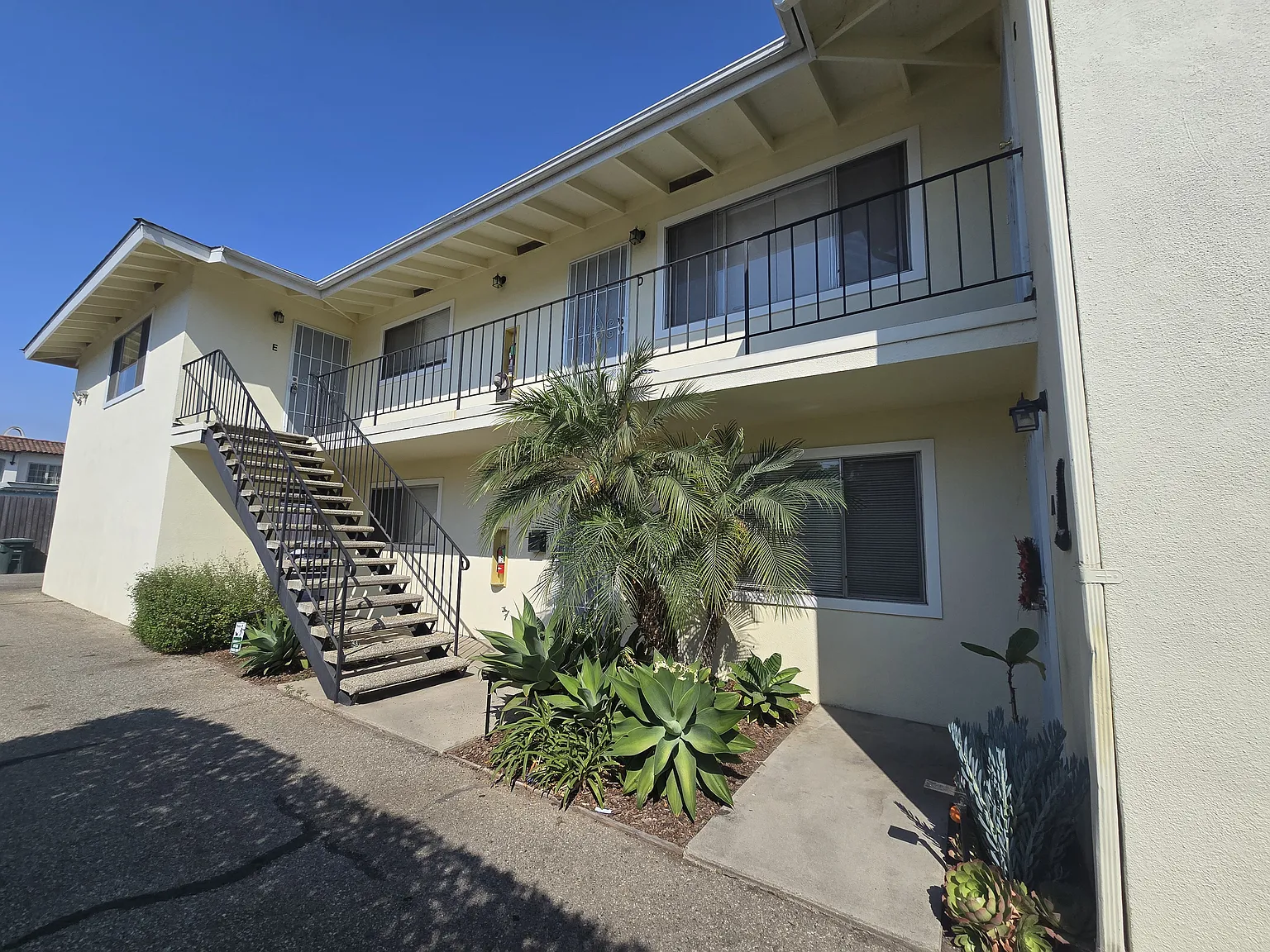 2 bed, $3,350 — Photo 1