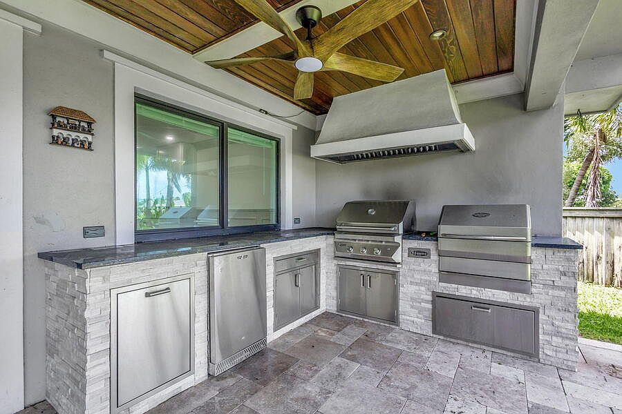 1st image of 400 Venice Dr