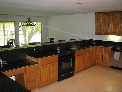 5th image of 716 Sandy Harbor Dr