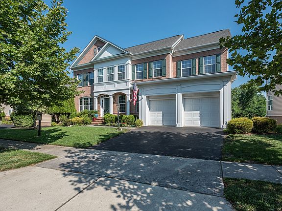 3rd image of 44112 Riverpoint Dr