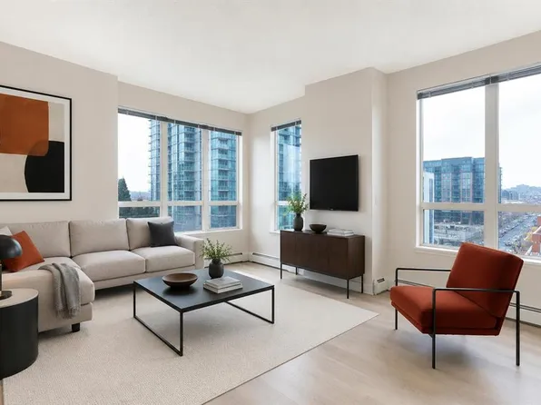 1053 W 10th St SW #515, Calgary, AB T2R 1S6