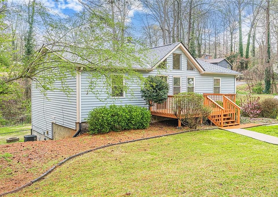 1st image of 549 Pineland Cir SW