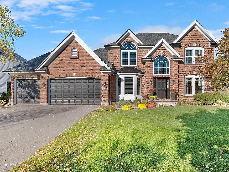 1st image of 26W338 Pinehurst Dr