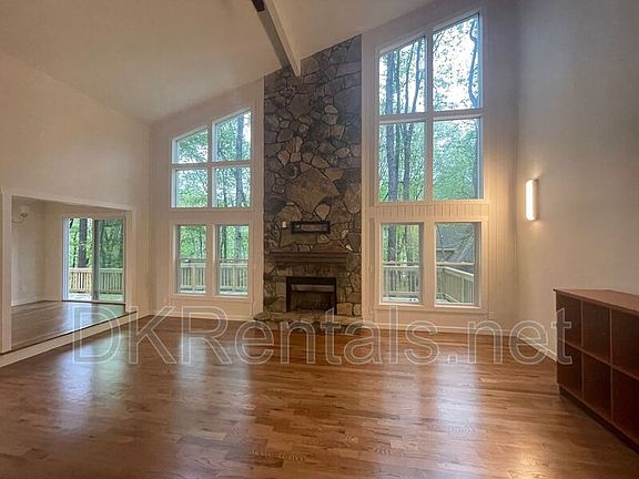 3rd image of 645 Mount Victoria Pl