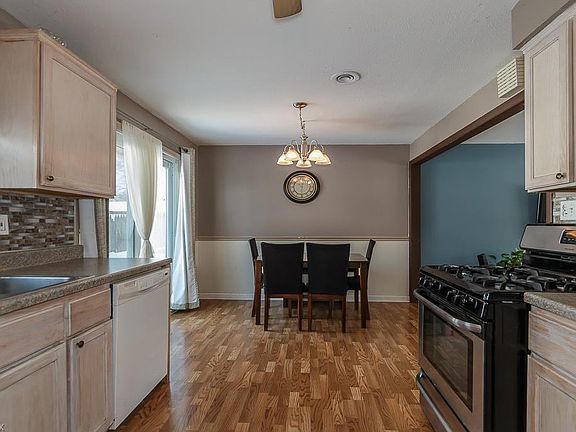 4th image of 7593 Manor Dr