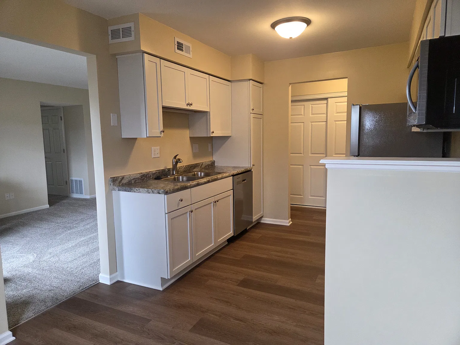 2 bed, 1.5 bath, 996 sqft, $1,495 — Photo 1