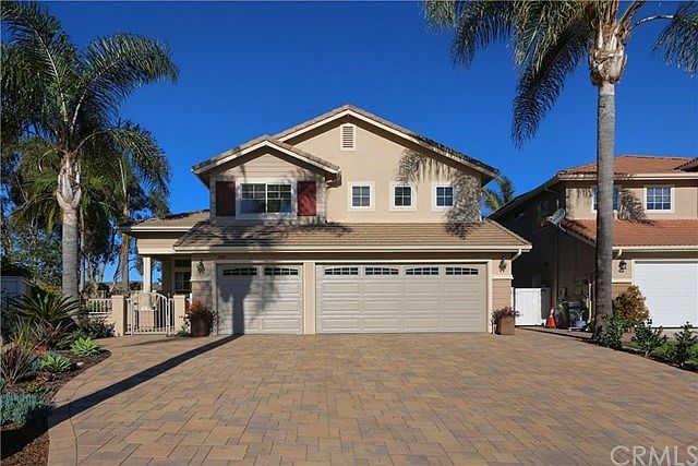 New paver driveway. 3 car garage. Quiet Cul-de-sac location.