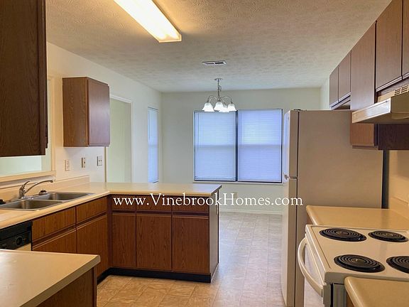 4th image of 8718 Deer Hollow Dr