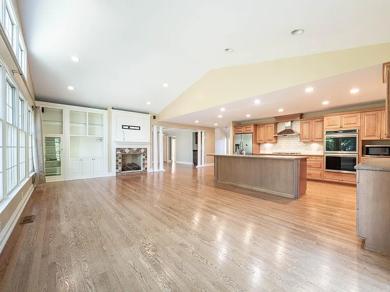 1688 Northlawn Blvd — Photo 14