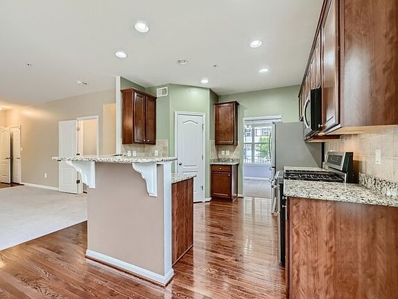 4th image of 823 Salvatore Rd