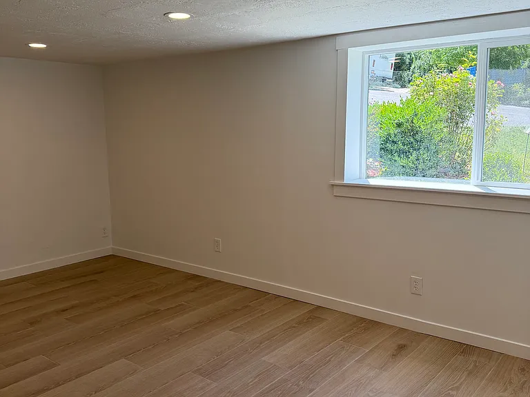 670 Healy St — Photo 10