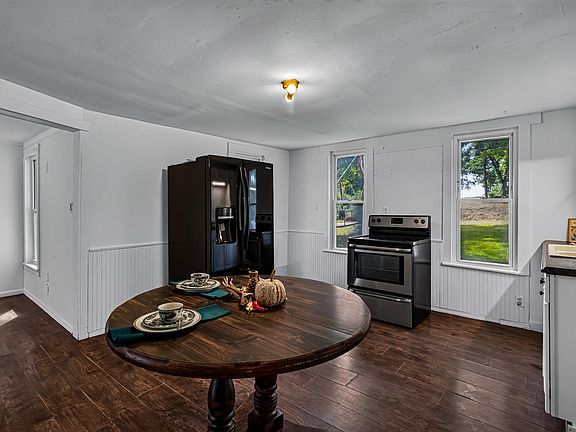 5th image of 143 Darling St