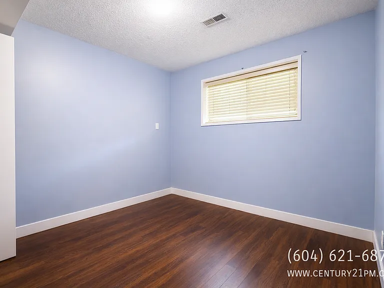 2114 Bakerview St #UPPER — Photo 9