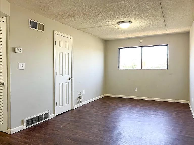 563 S Hague Ave — Photo 6