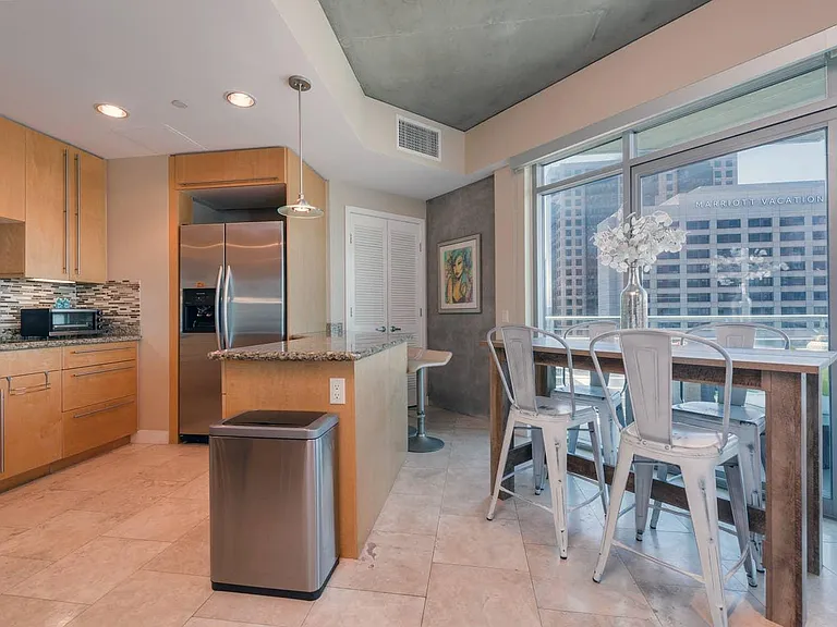 801 Ash St #1601 — Photo 8
