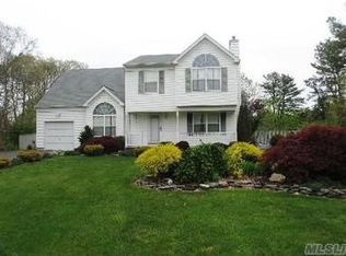 36 Stony Hollow Ln, Ridge, NY 11961