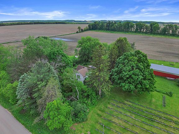 4th image of W6387 Hall Rd