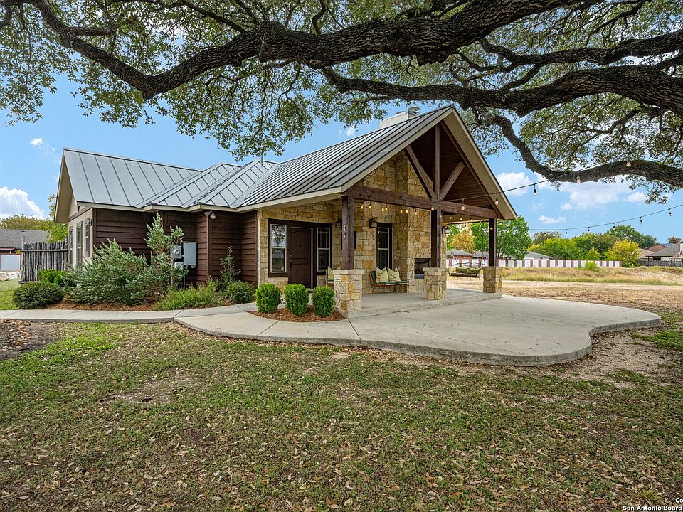 1st image of 1618 Gruene Vineyard Crossing