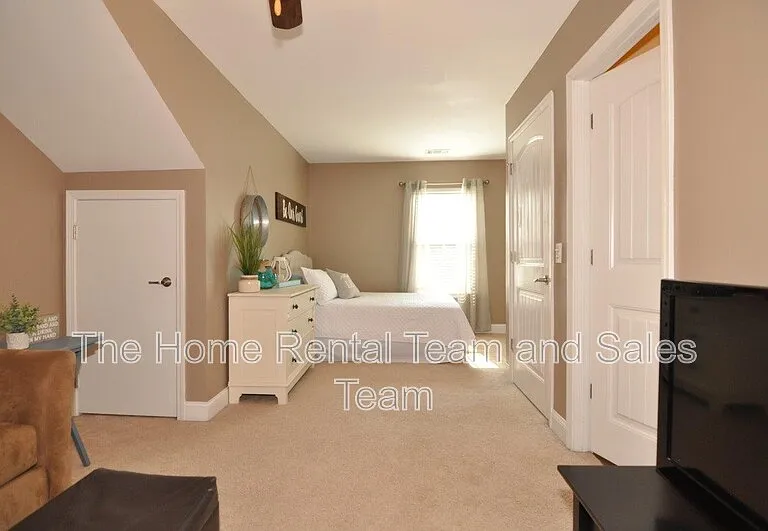 156 Cottonham Ct — Photo 22